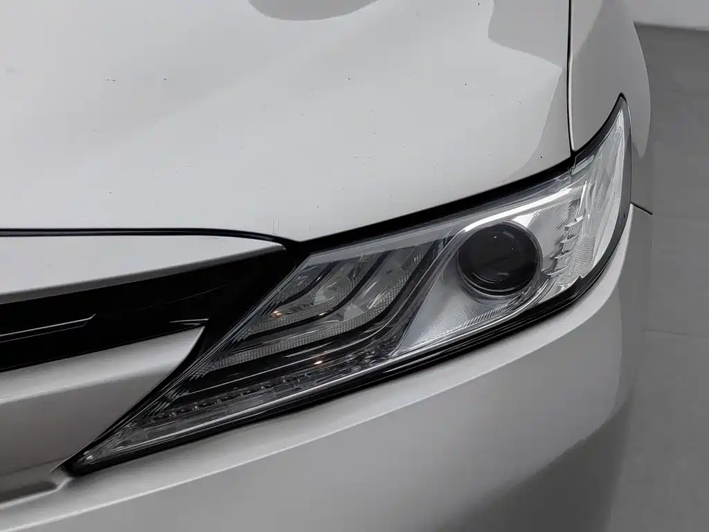 Toyota Camry — фото 7
