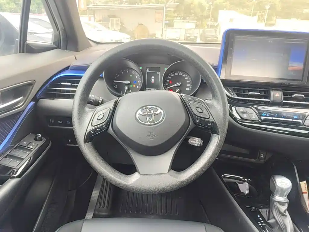 Toyota C-HR — фото 11