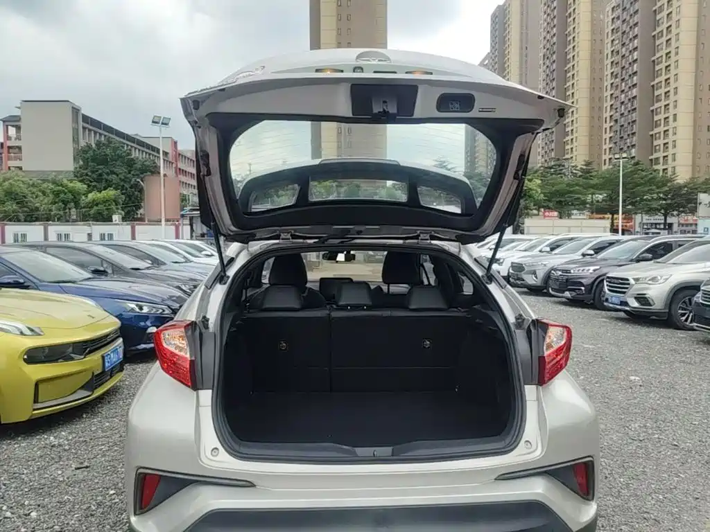 Toyota C-HR — фото 19