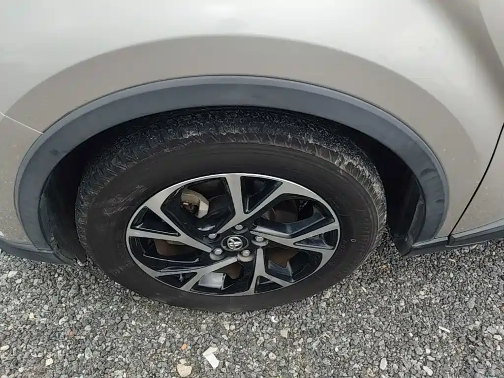 Toyota C-HR — фото 23