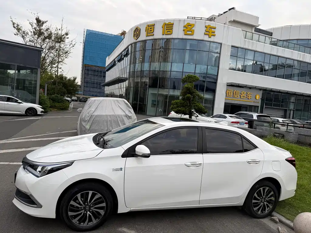 Toyota Corolla Hybrid — фото 3