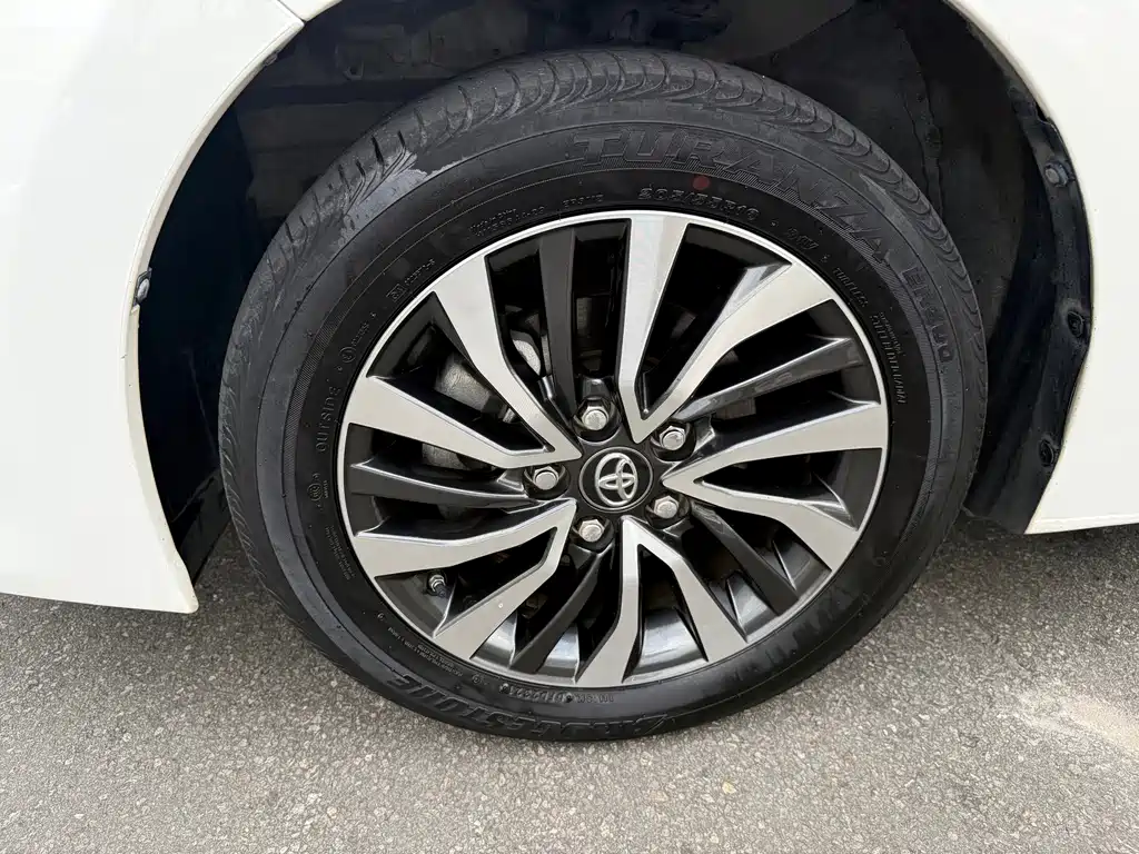 Toyota Corolla Hybrid — фото 4