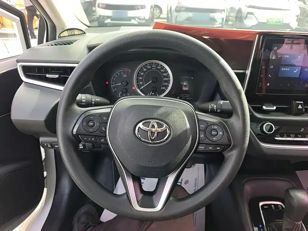 Toyota Corolla — фото 11