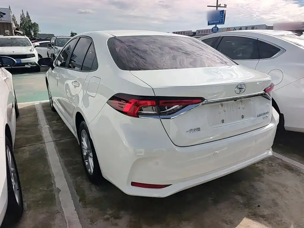 Toyota Corolla — фото 5