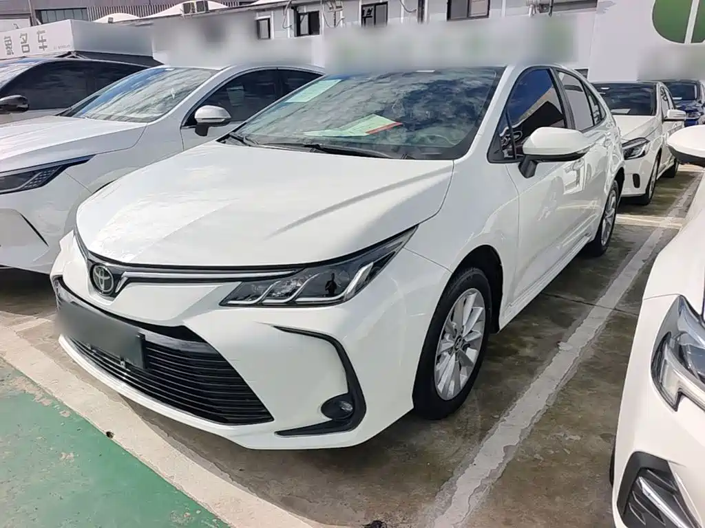 Toyota Corolla — фото 1