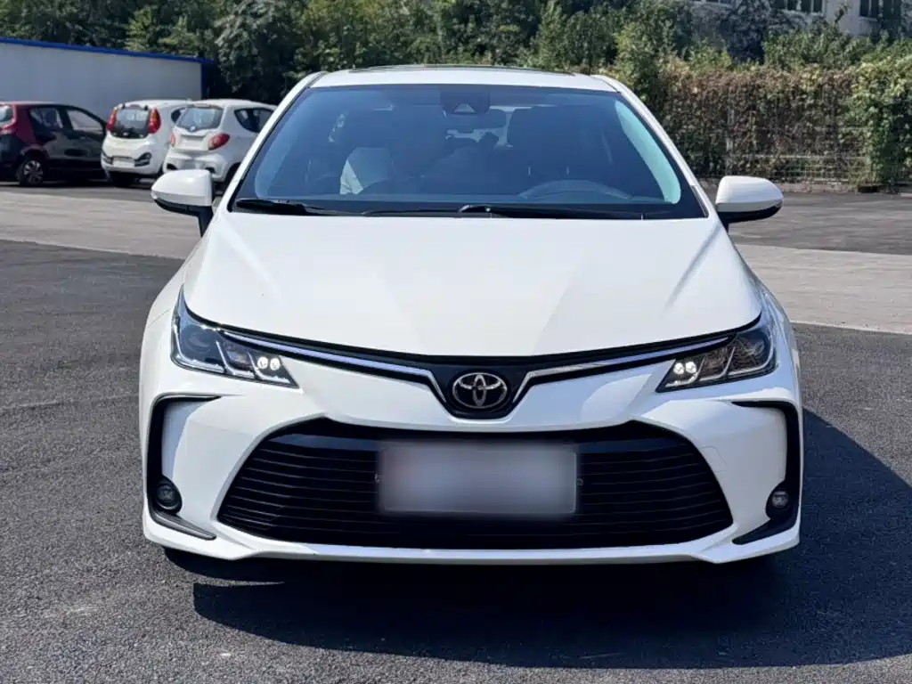 Toyota Corolla — фото 5