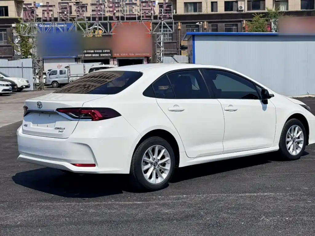 Toyota Corolla — фото 10