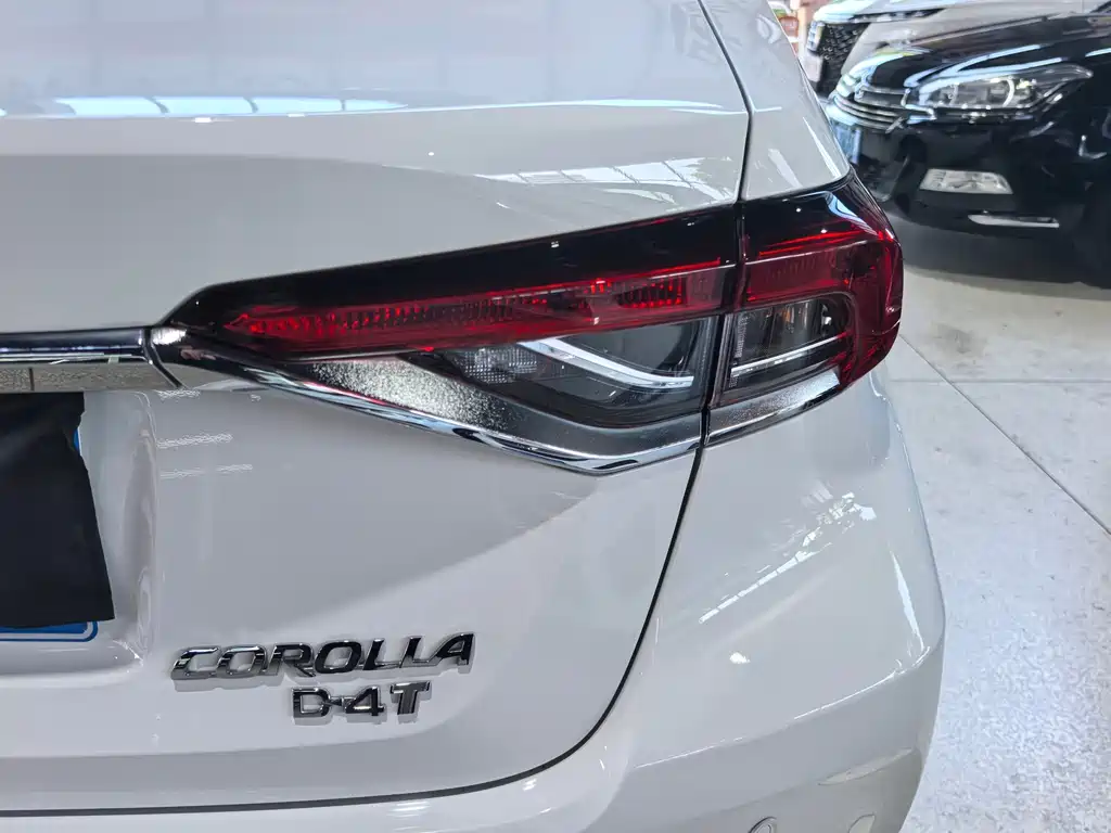 Toyota Corolla — фото 6