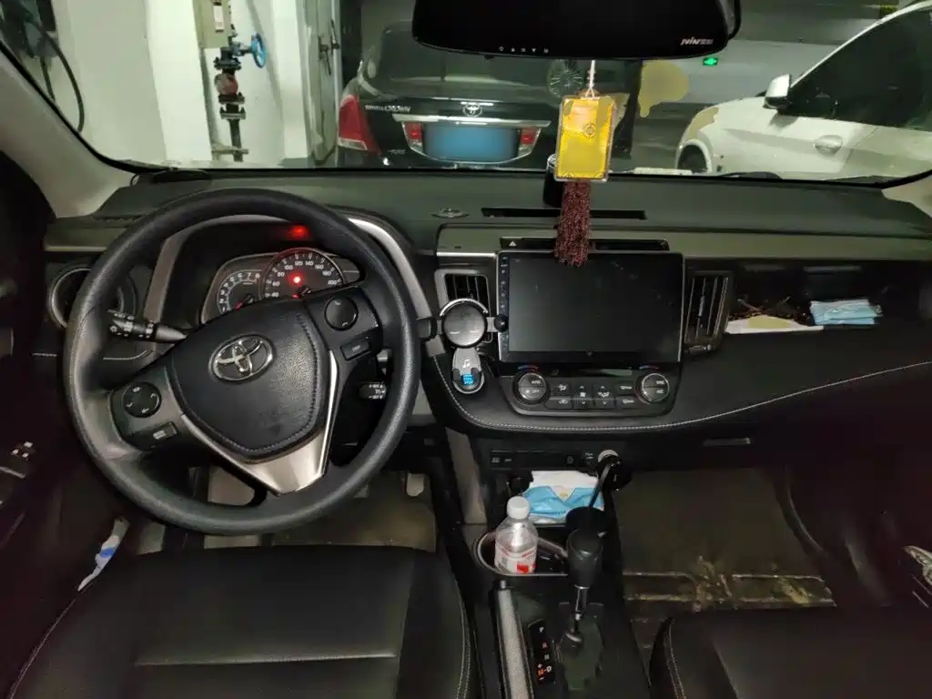 Toyota RAV4 — фото 13