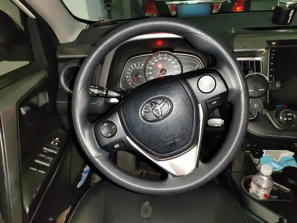 Toyota RAV4 — фото 3