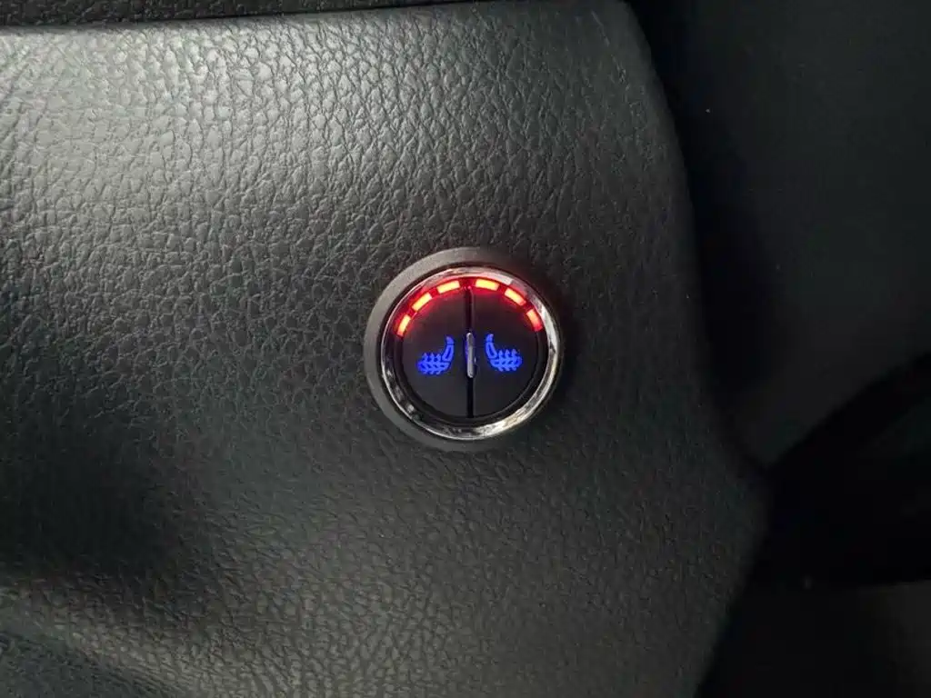 Toyota Yaris L — фото 14