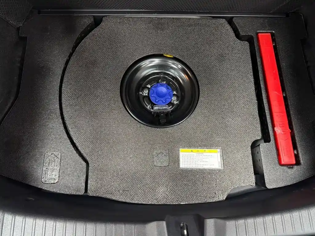 Toyota Yaris L — фото 18