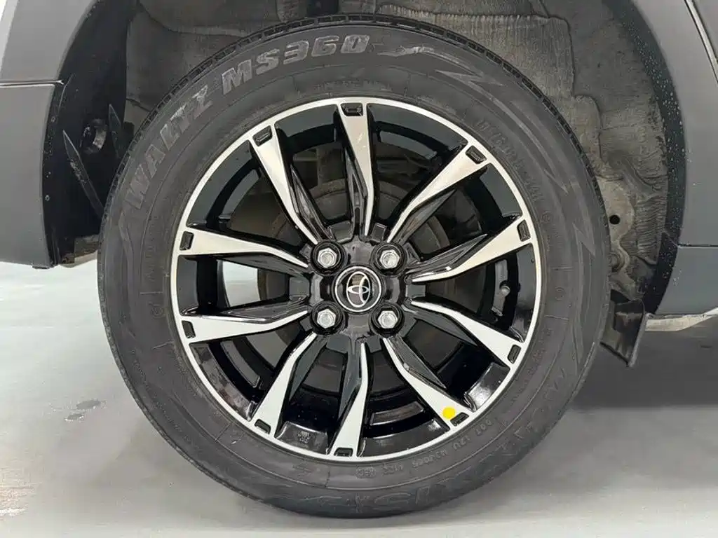Toyota Yaris L — фото 19