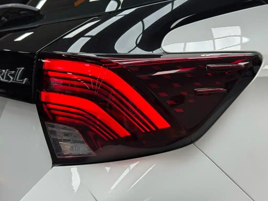 Toyota Yaris L — фото 20