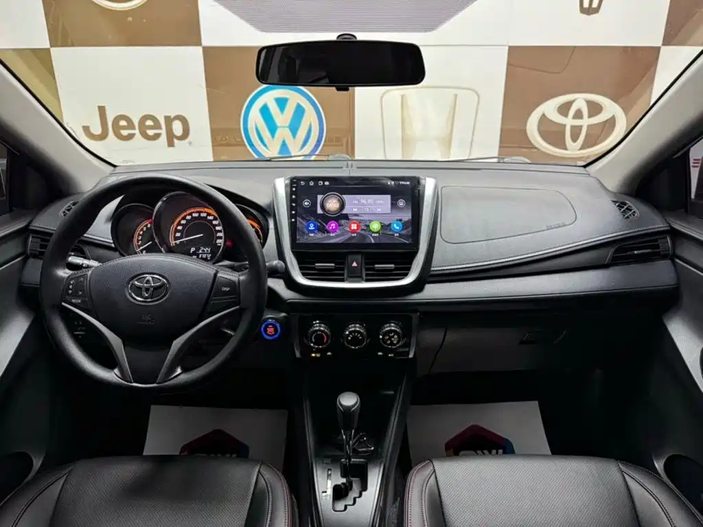 Toyota Yaris L — фото 9