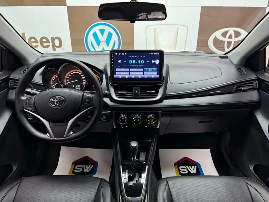 Toyota Yaris L — фото 9