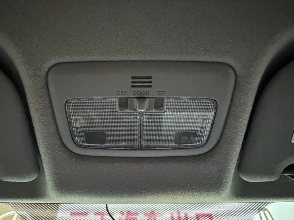 Toyota Yaris L — фото 14