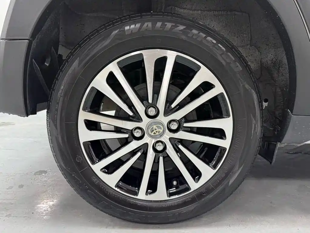 Toyota Yaris L — фото 19