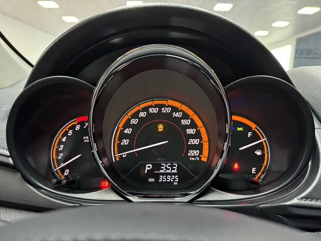 Toyota Yaris L — фото 22