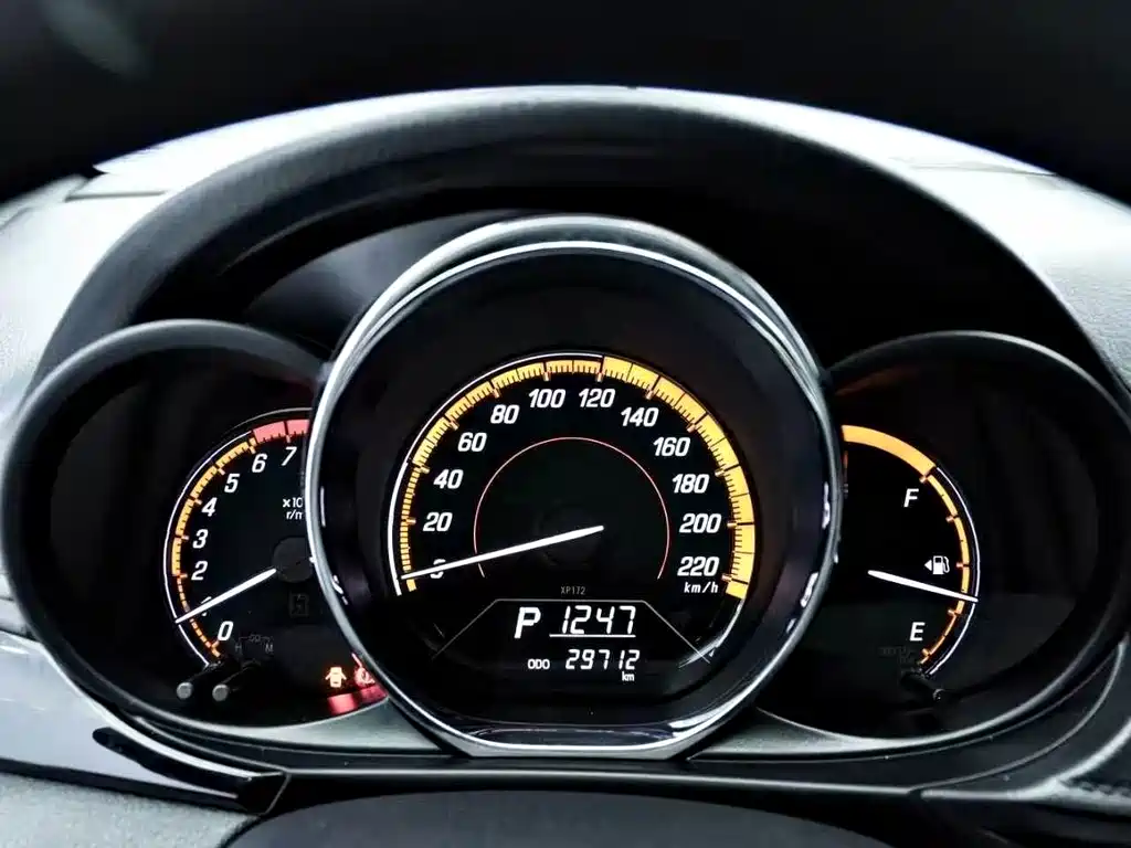 Toyota Yaris L — фото 19