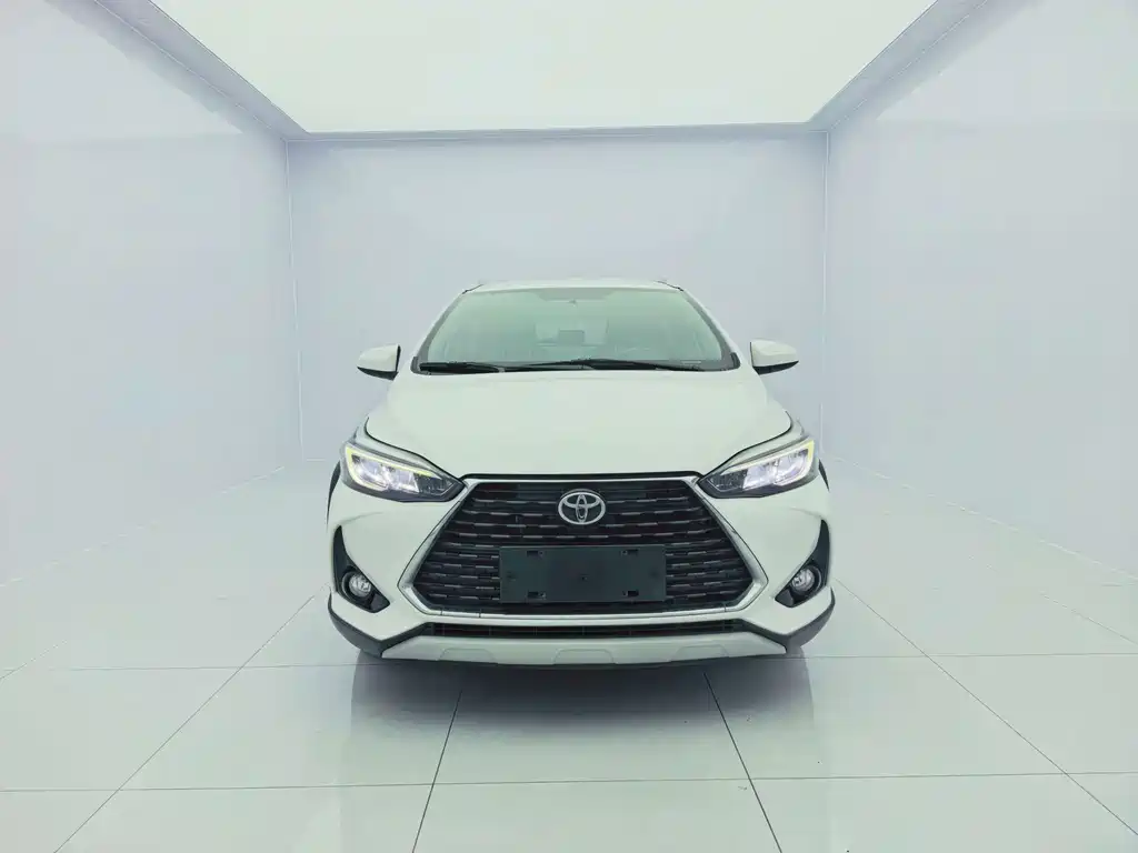 Toyota Yaris L — фото 3