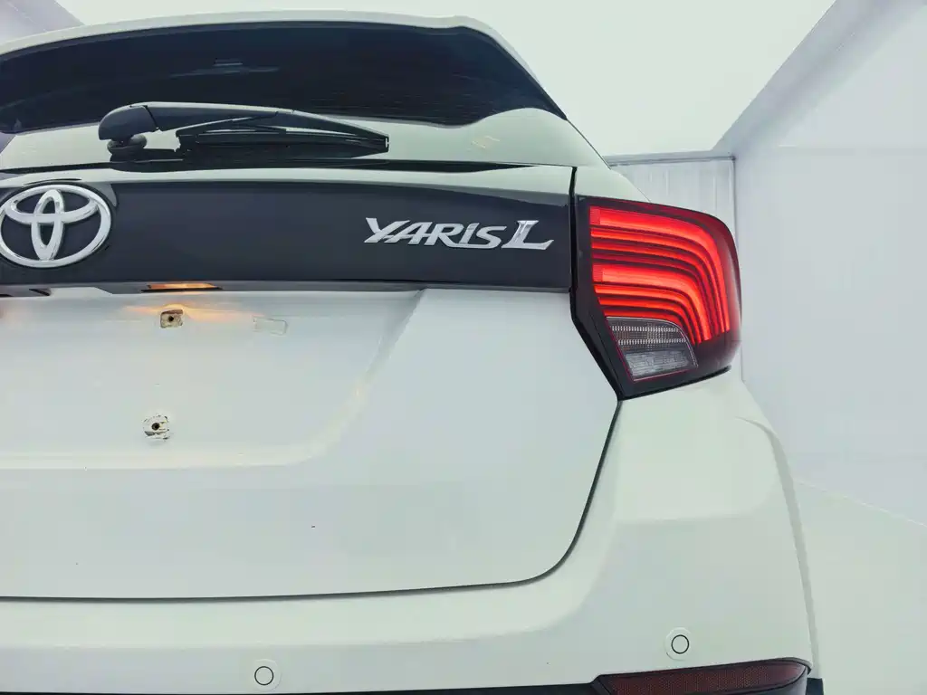 Toyota Yaris L — фото 8