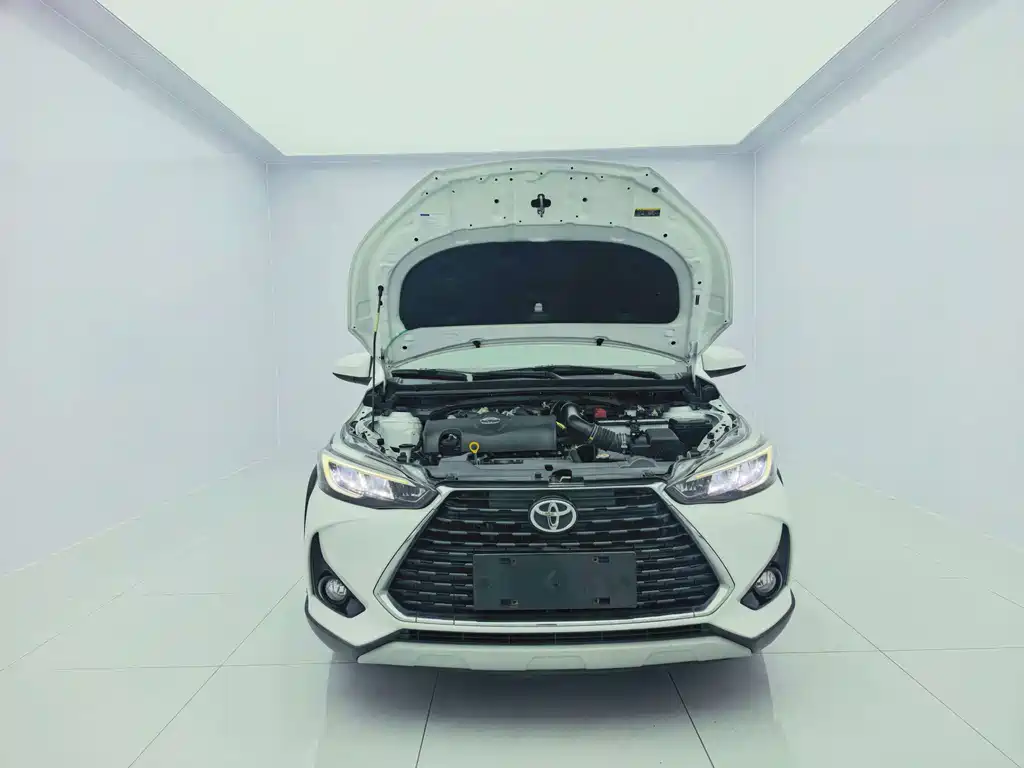 Toyota Yaris L — фото 9