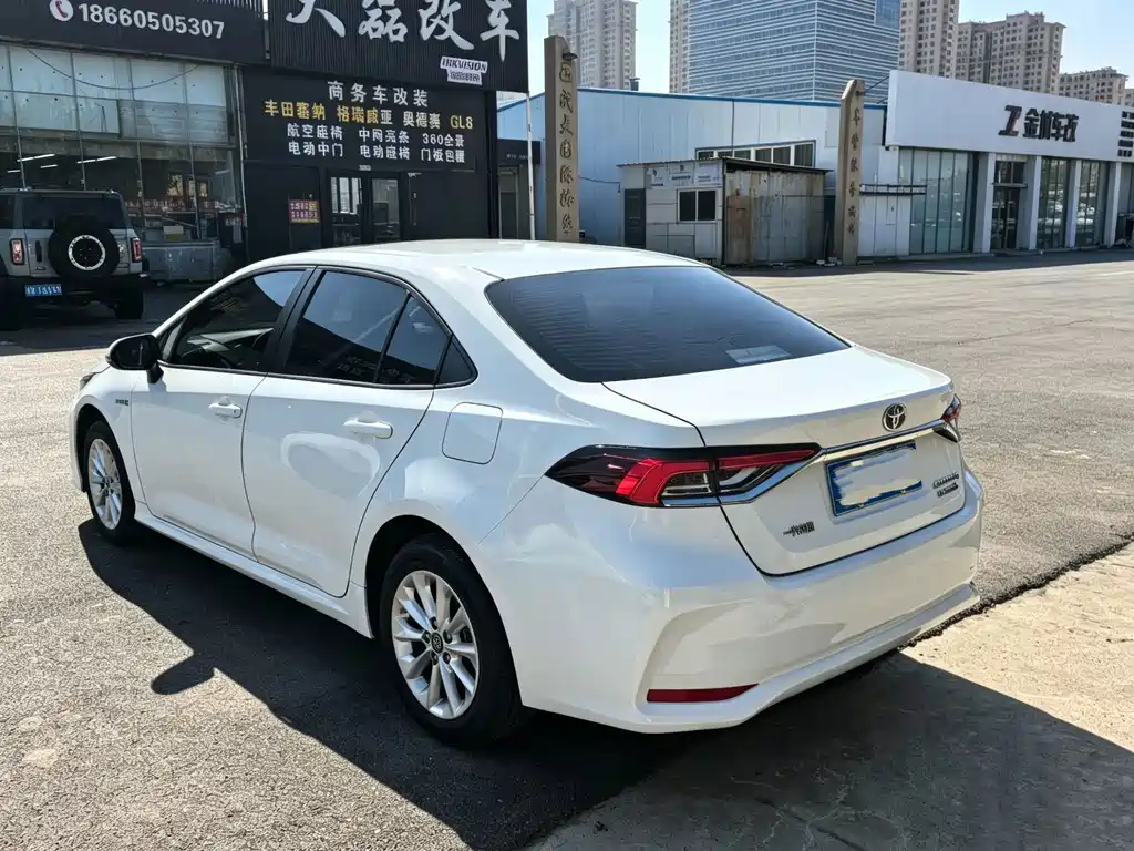 Toyota Corolla — фото 4