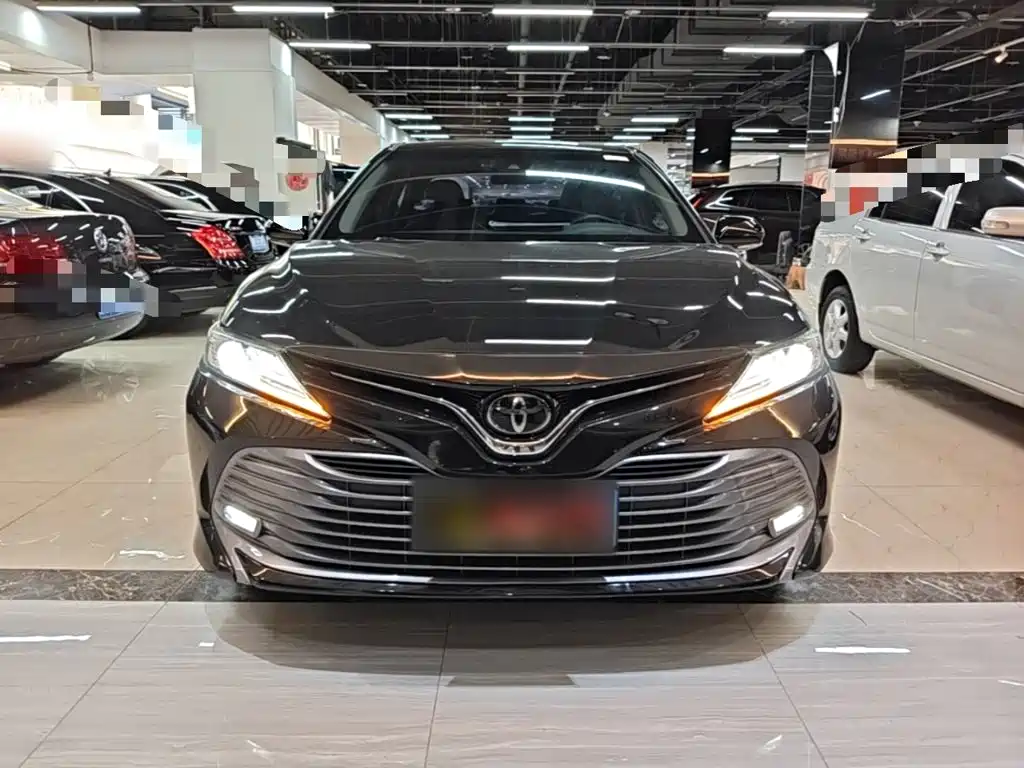 Toyota Camry — фото 3