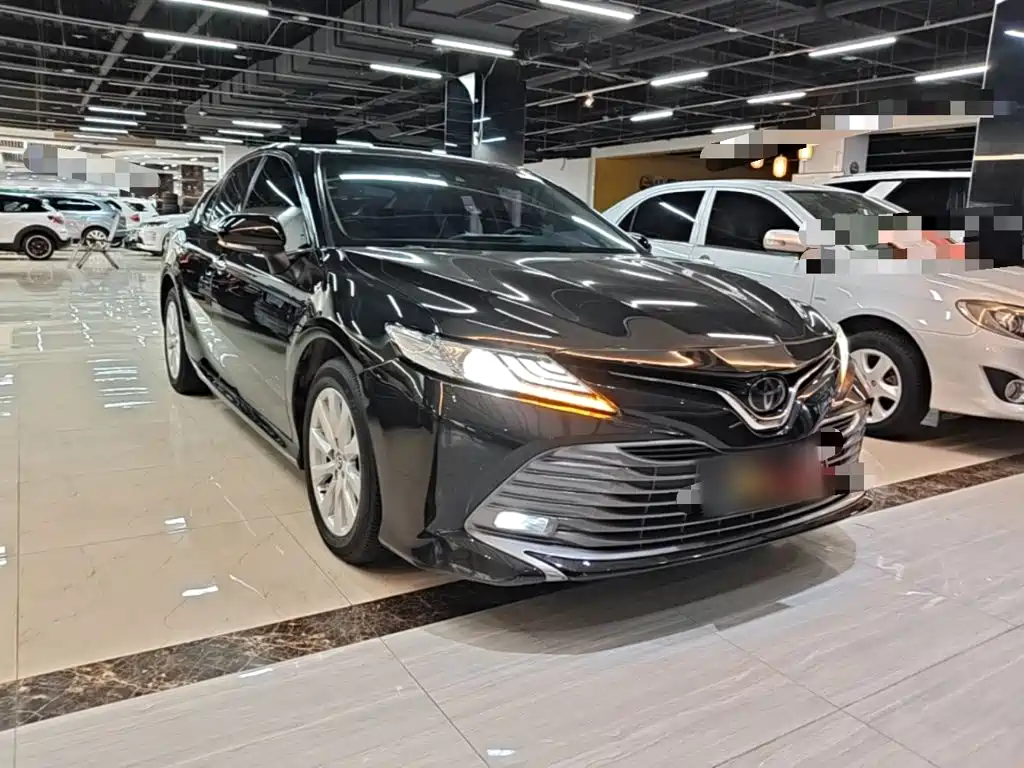 Toyota Camry — фото 4