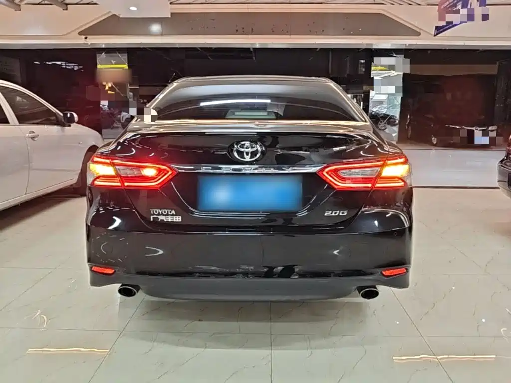 Toyota Camry — фото 6
