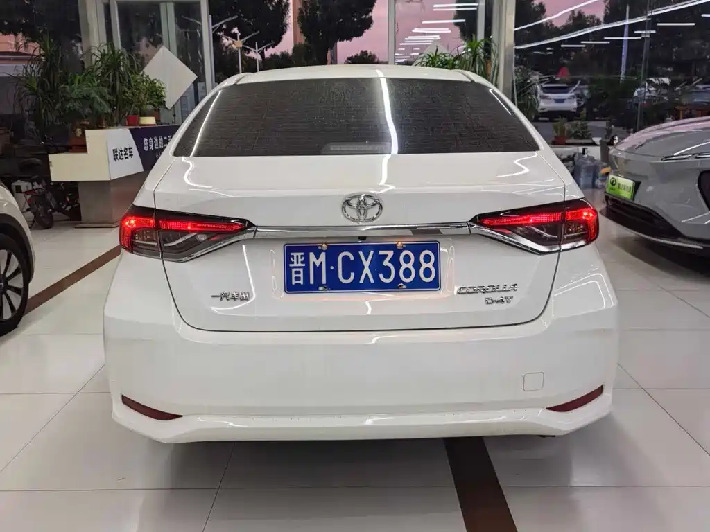 Toyota Corolla — фото 5