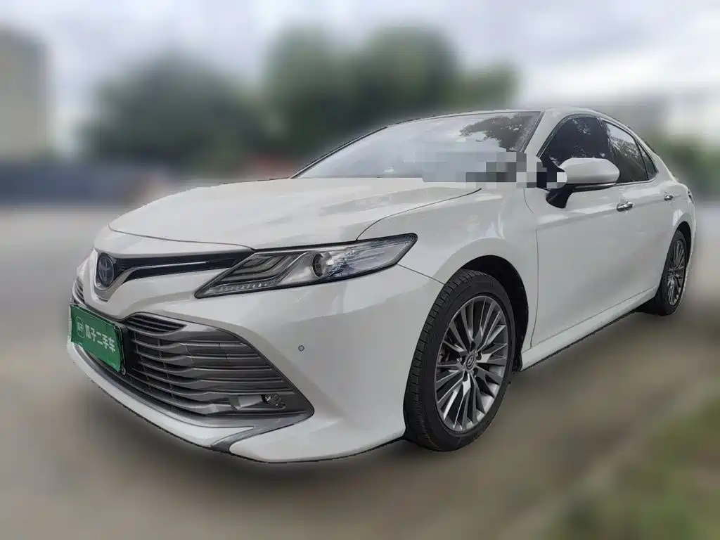 Toyota Camry — фото 2