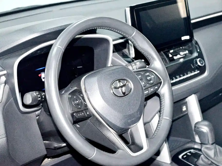 Toyota Corolla Cross — фото 8
