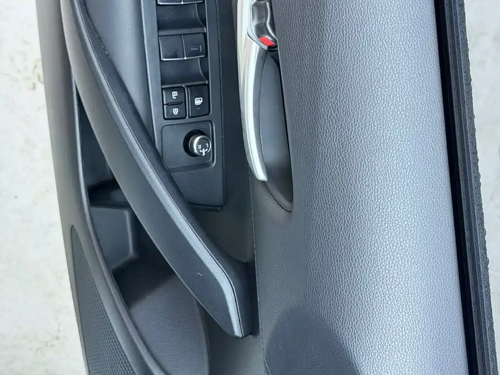Toyota Corolla — фото 4