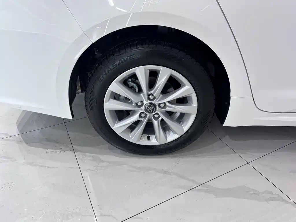 Toyota Corolla — фото 19