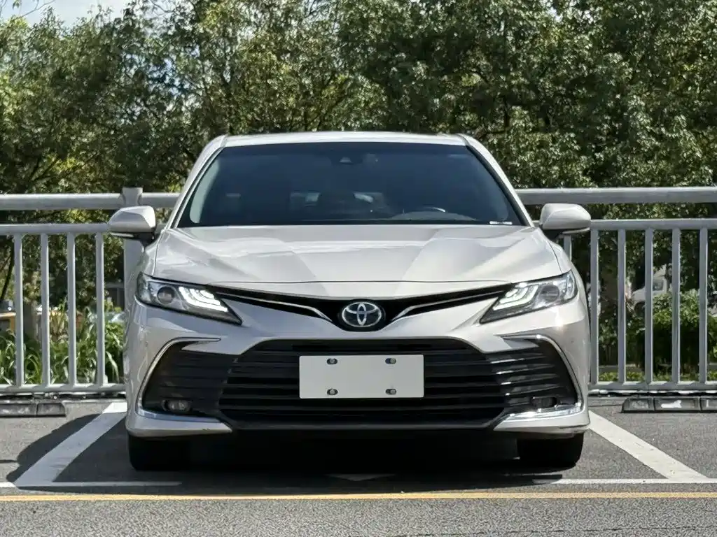 Toyota Camry — фото 3