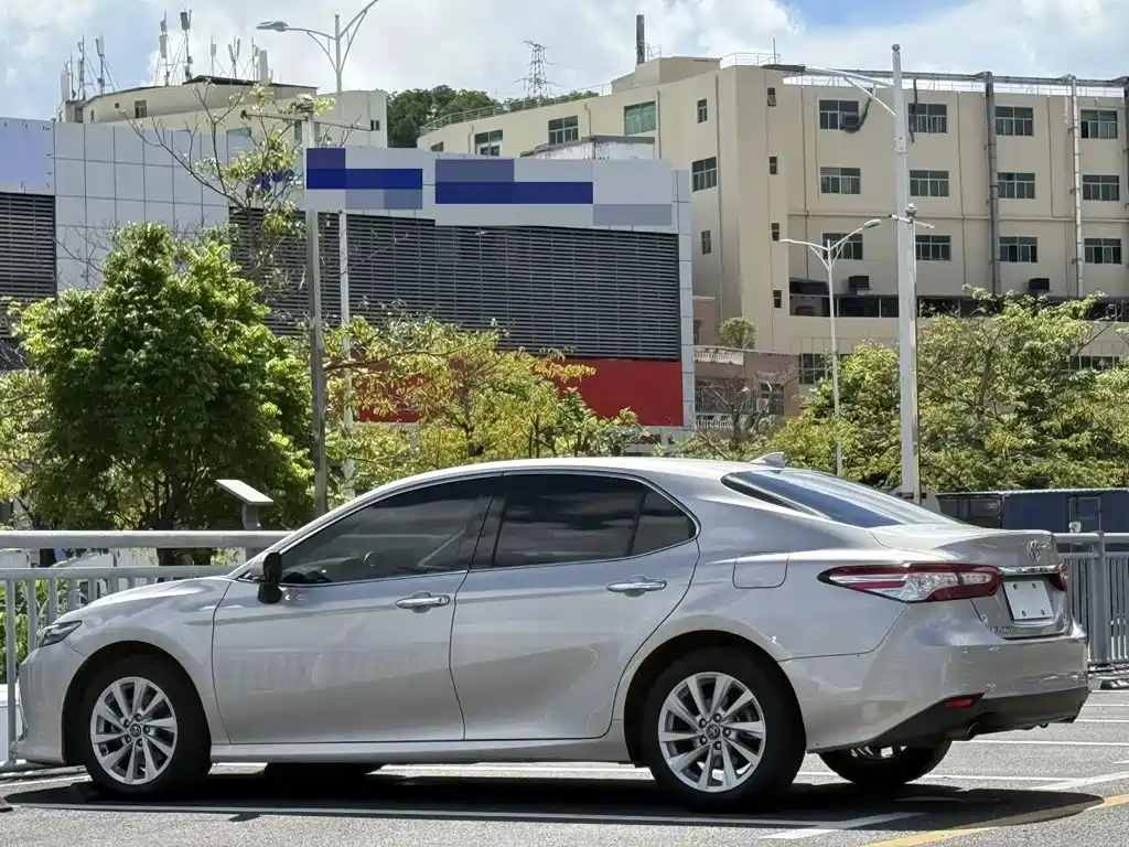 Toyota Camry — фото 7