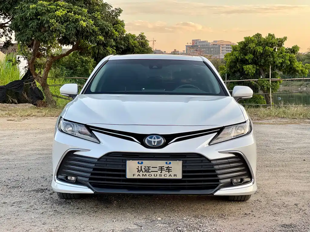 Toyota Camry — фото 2