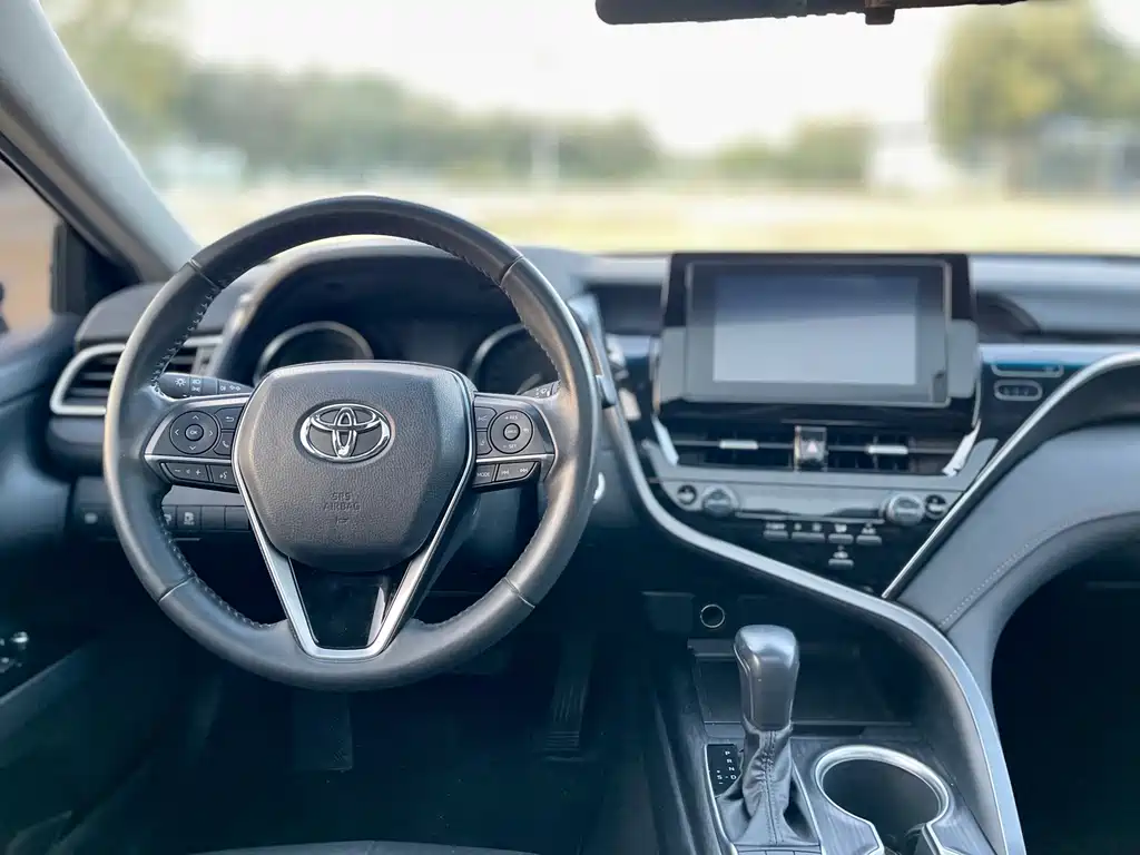 Toyota Camry — фото 14