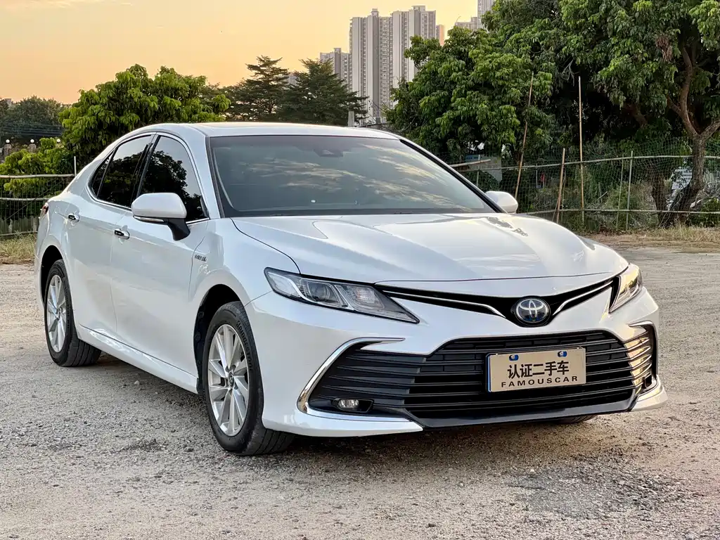 Toyota Camry — фото 3