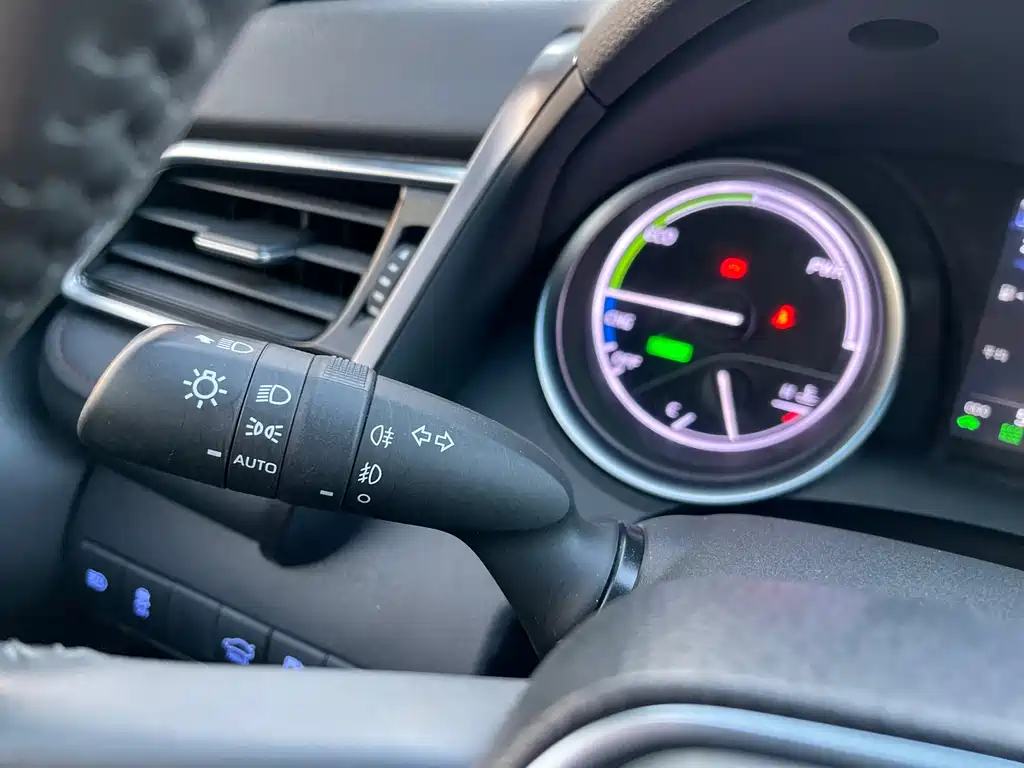 Toyota Camry — фото 21