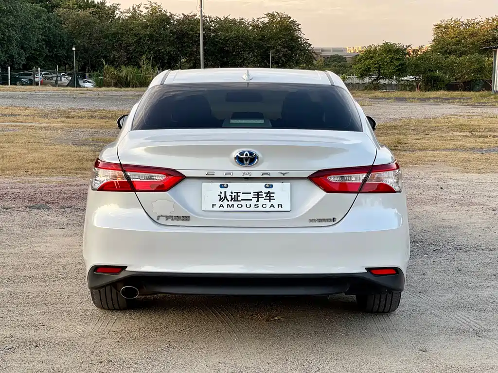 Toyota Camry — фото 4