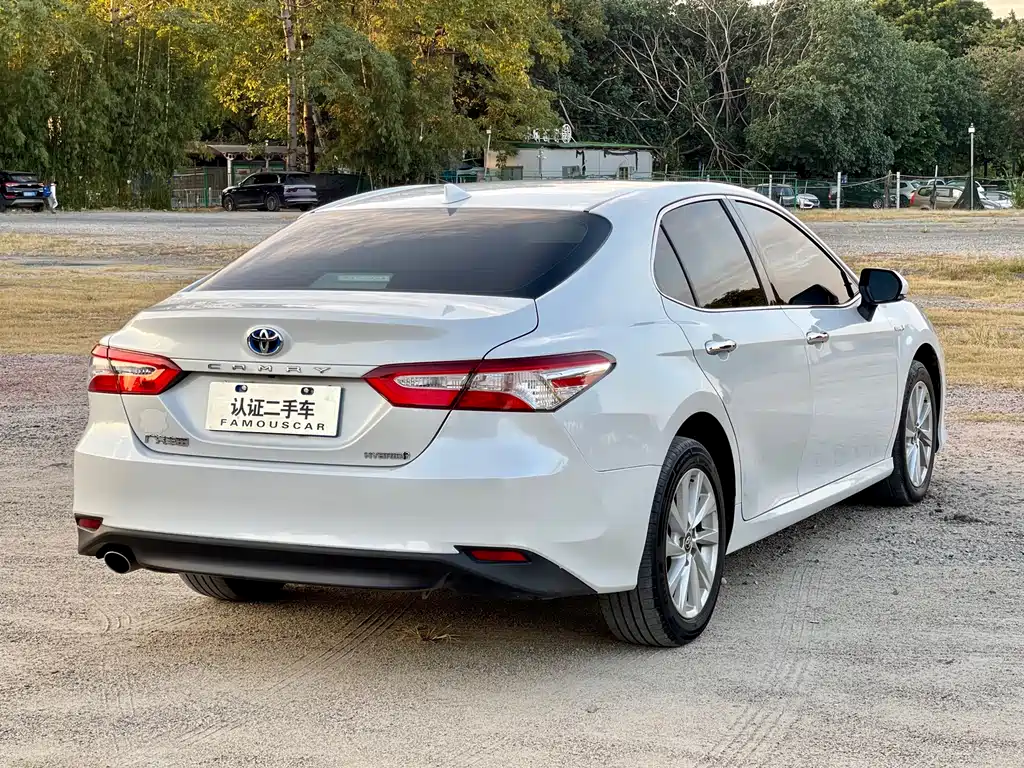 Toyota Camry — фото 6