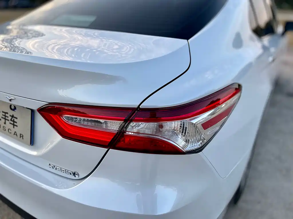 Toyota Camry — фото 9