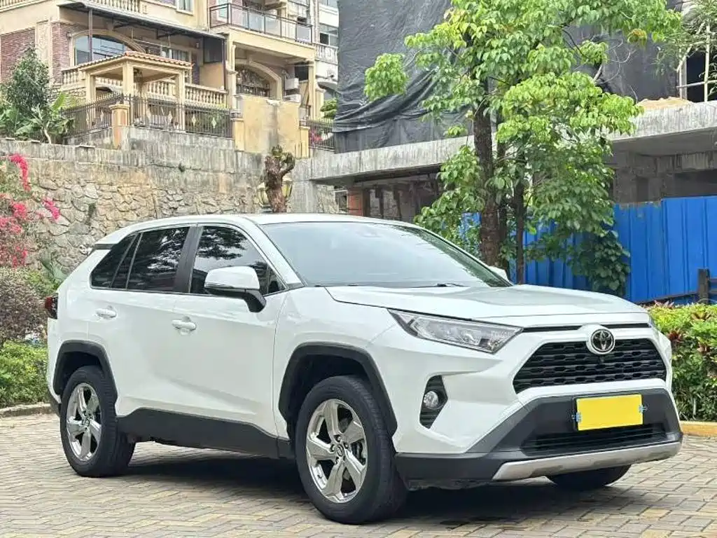 Toyota RAV4 — фото 3