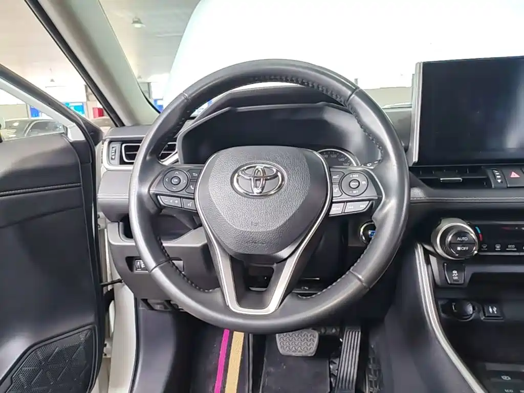 Toyota Wildlander — фото 11