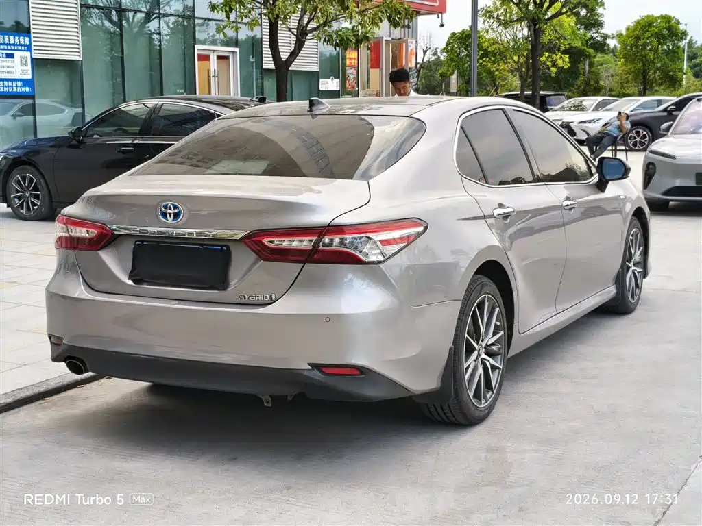 Toyota Camry — фото 9