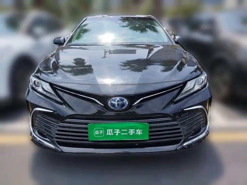 Toyota Camry — фото 2