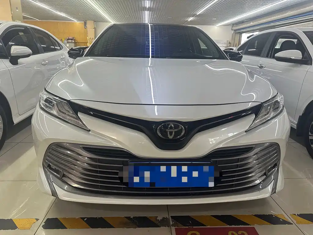 Toyota Camry — фото 2
